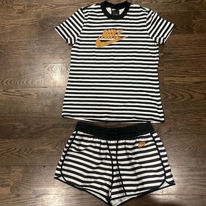 Nike short sleeve set